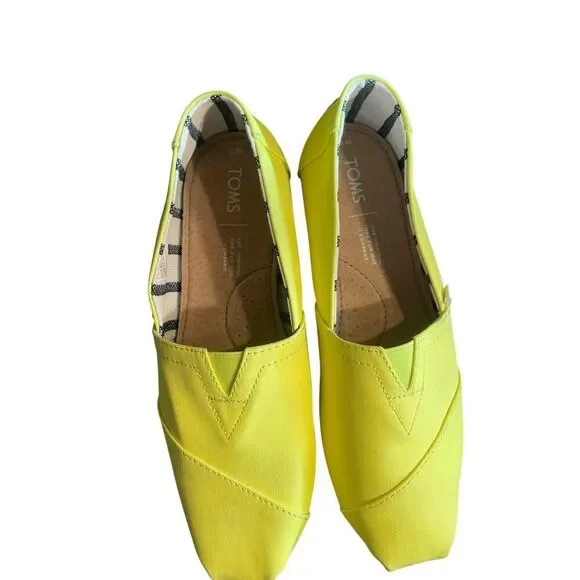NWT Women's Toms Neon Yellow Slip On Canvas Shoes Size 7 - Picture 12 of 12